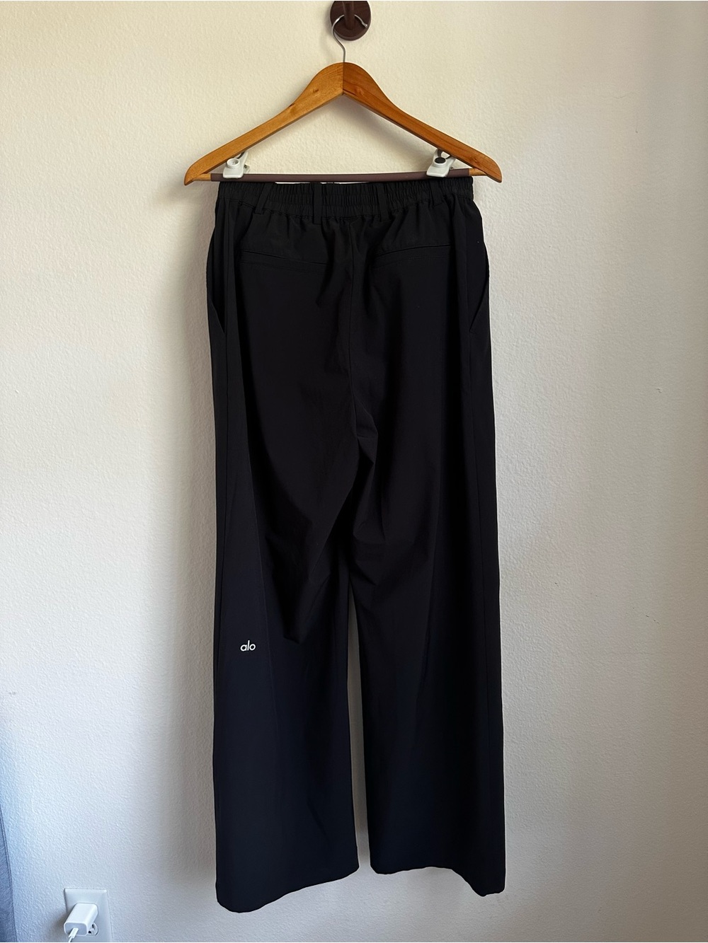 Alo Yoga Black Pursuit Trouser (regular) Wide Leg Pants - Picture 7 of 8